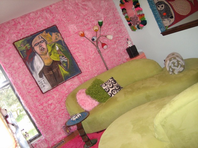 18 lounge-pink fur wall